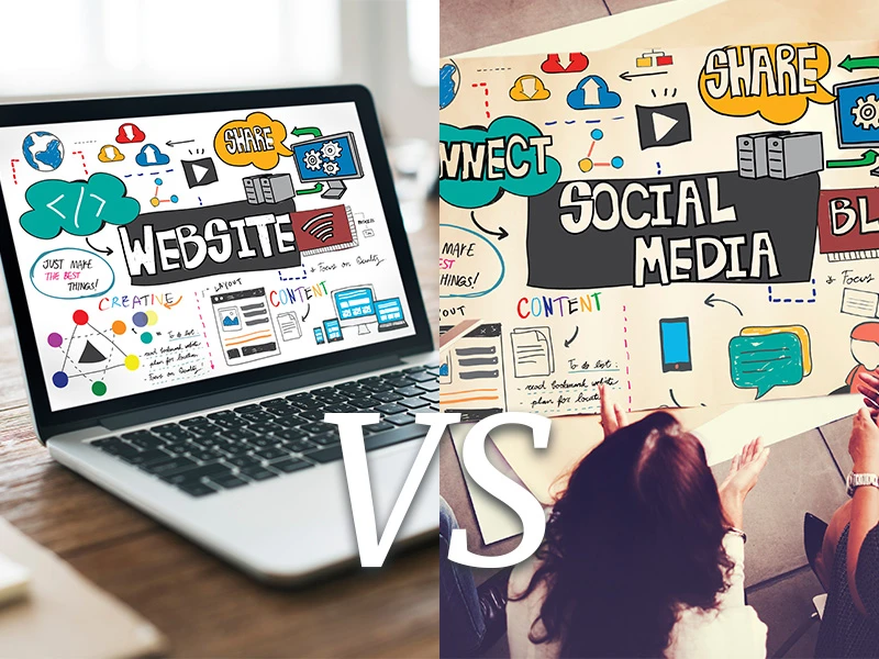 links ein Laptop mit einer Illustration zum Thema Website, rechts eine Illustration zum Thema Social Media auf dem Boden liegend,